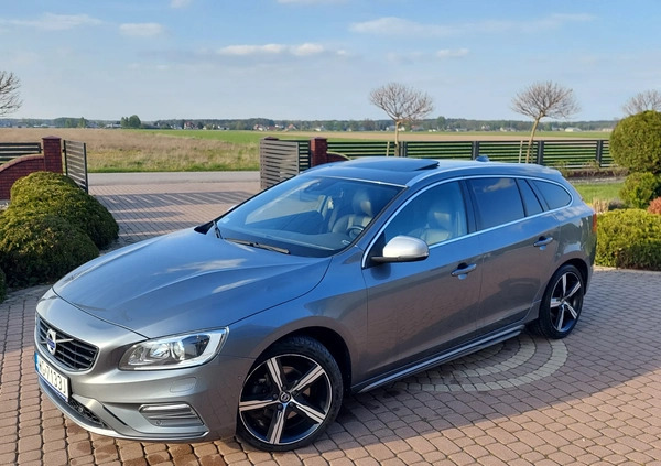 Volvo V60 cena 61500 przebieg: 256000, rok produkcji 2017 z Nowe Miasto nad Pilicą małe 379